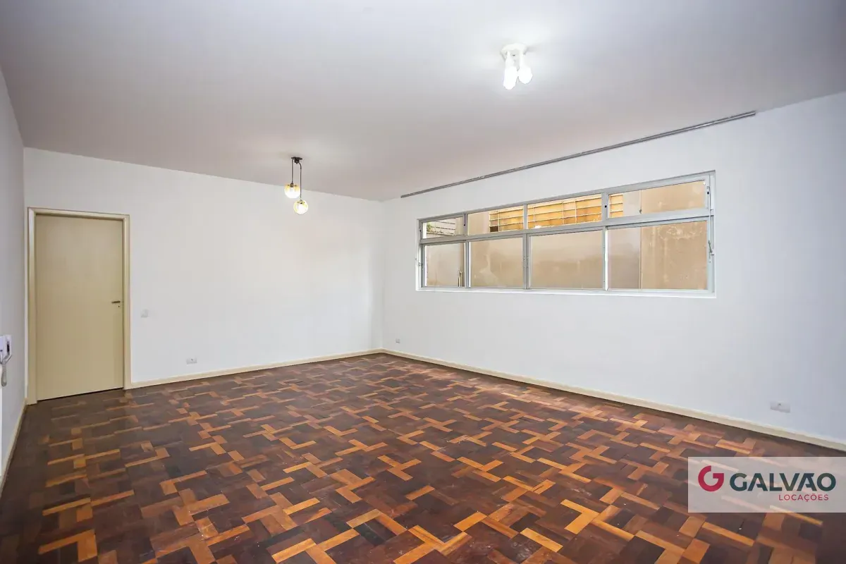 Unfurnished 3-bedroom apartment with 1 bathroom and no parking