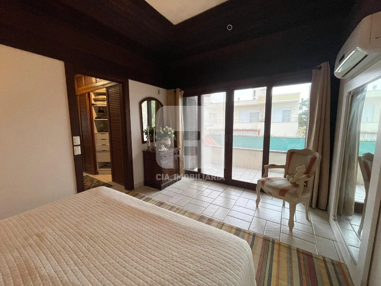 Furnished 350 m² house with 6 bedrooms and 3 suites — photo 34