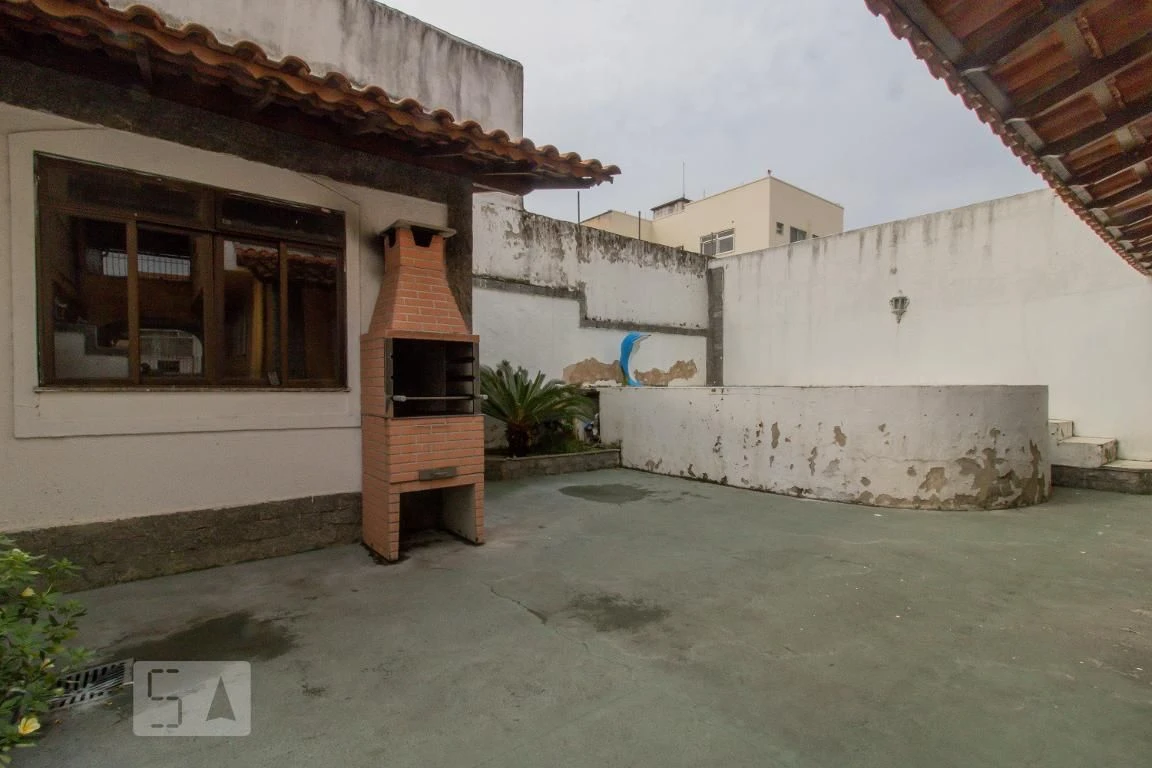 Rental house with 4 bedrooms and a private garden — photo 68