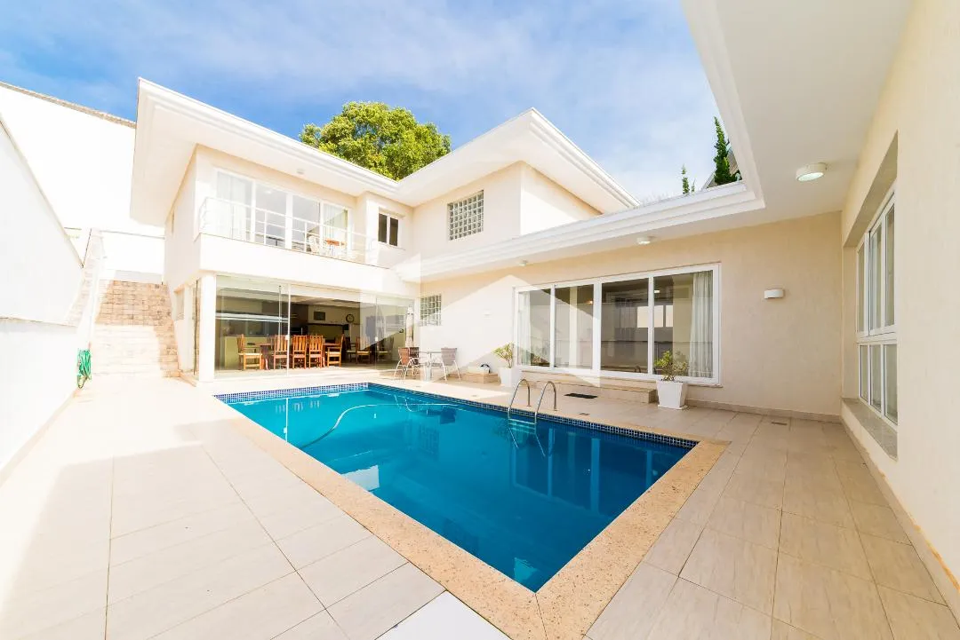 431 m² house with 4 en-suite bedrooms and 6 parking