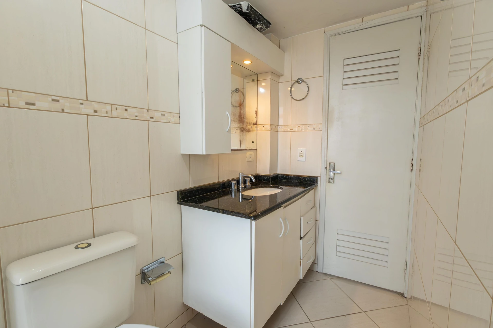 2-bedroom apartment with a washing machine in Curitiba — photo 8