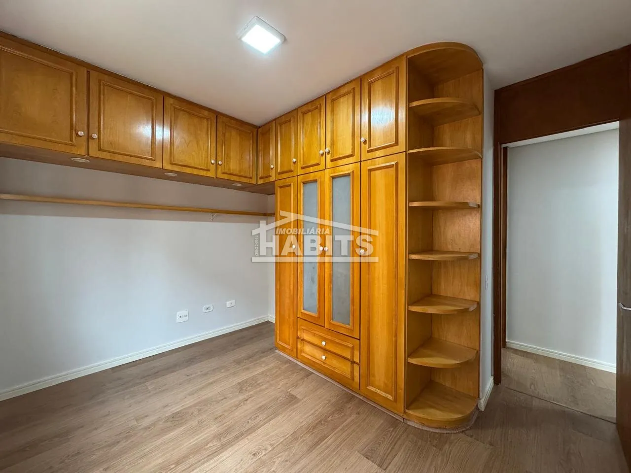 3-bedroom apartment with a balcony — photo 12