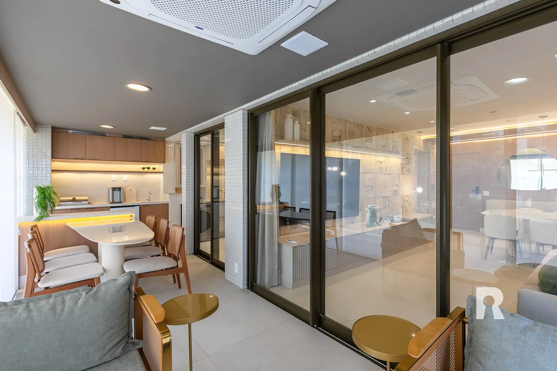 3-bedroom apartment with a jacuzzi — photo 11