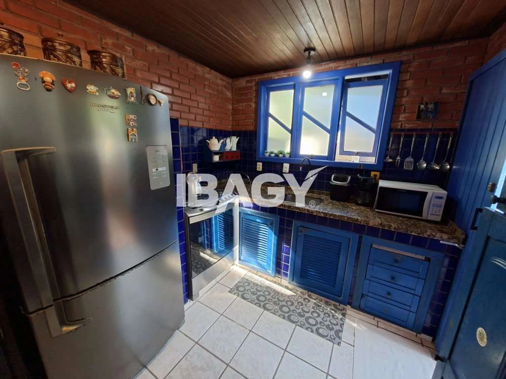 Furnished 3-bedroom house with private BBQ area — photo 2