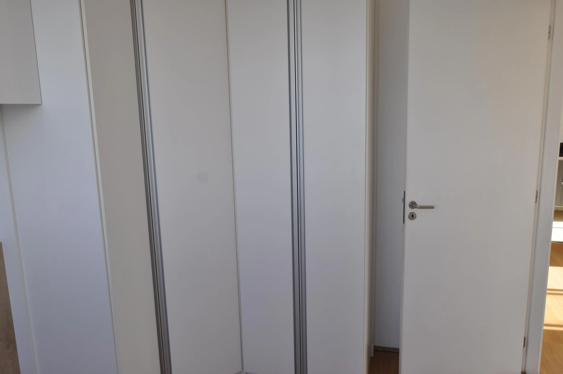 2-bedroom apartment in a building with a gym — photo 39