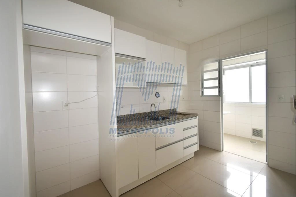 2-bedroom apartment with a mountain view — photo 17