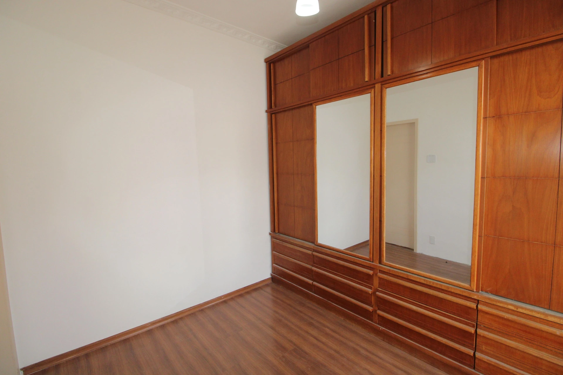 Apartment, 86 m², with wood or laminate floors — photo 5