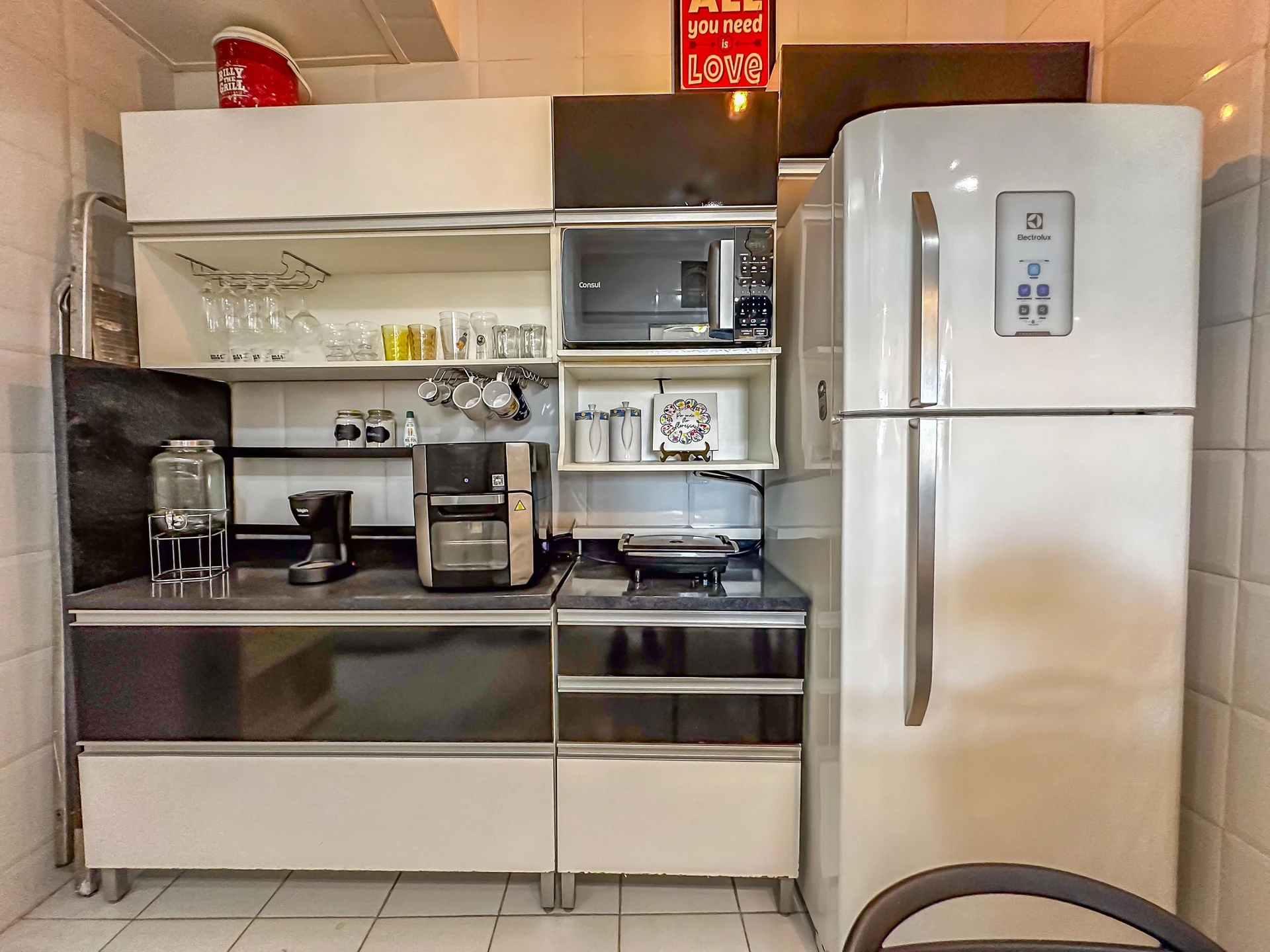 Furnished 1-bedroom apartment with an open kitchen — photo 23