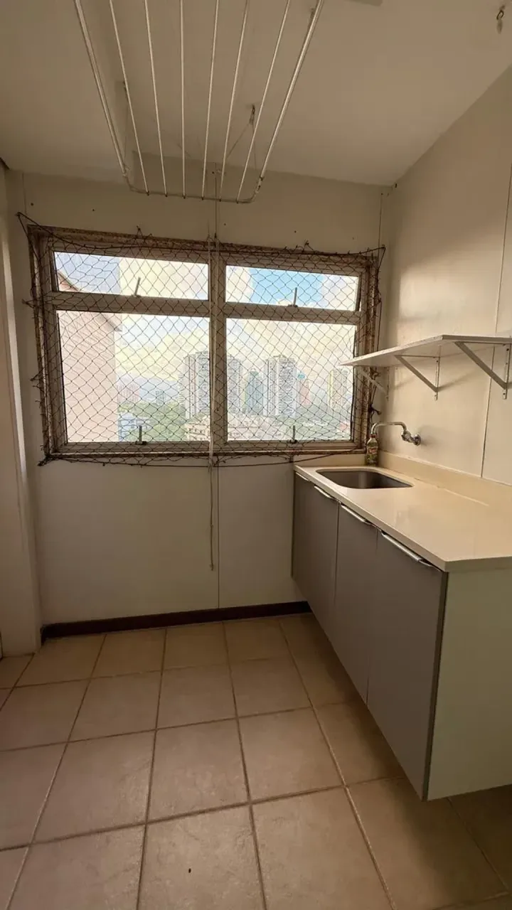 Apartment with 3 suites and a closed kitchen — photo 13