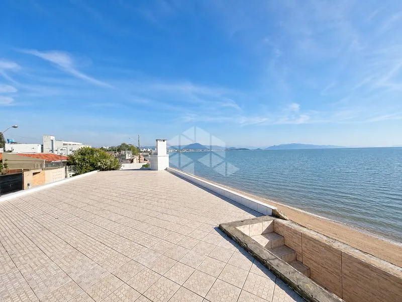 Furnished house, 350 m², with a water view — photo 17
