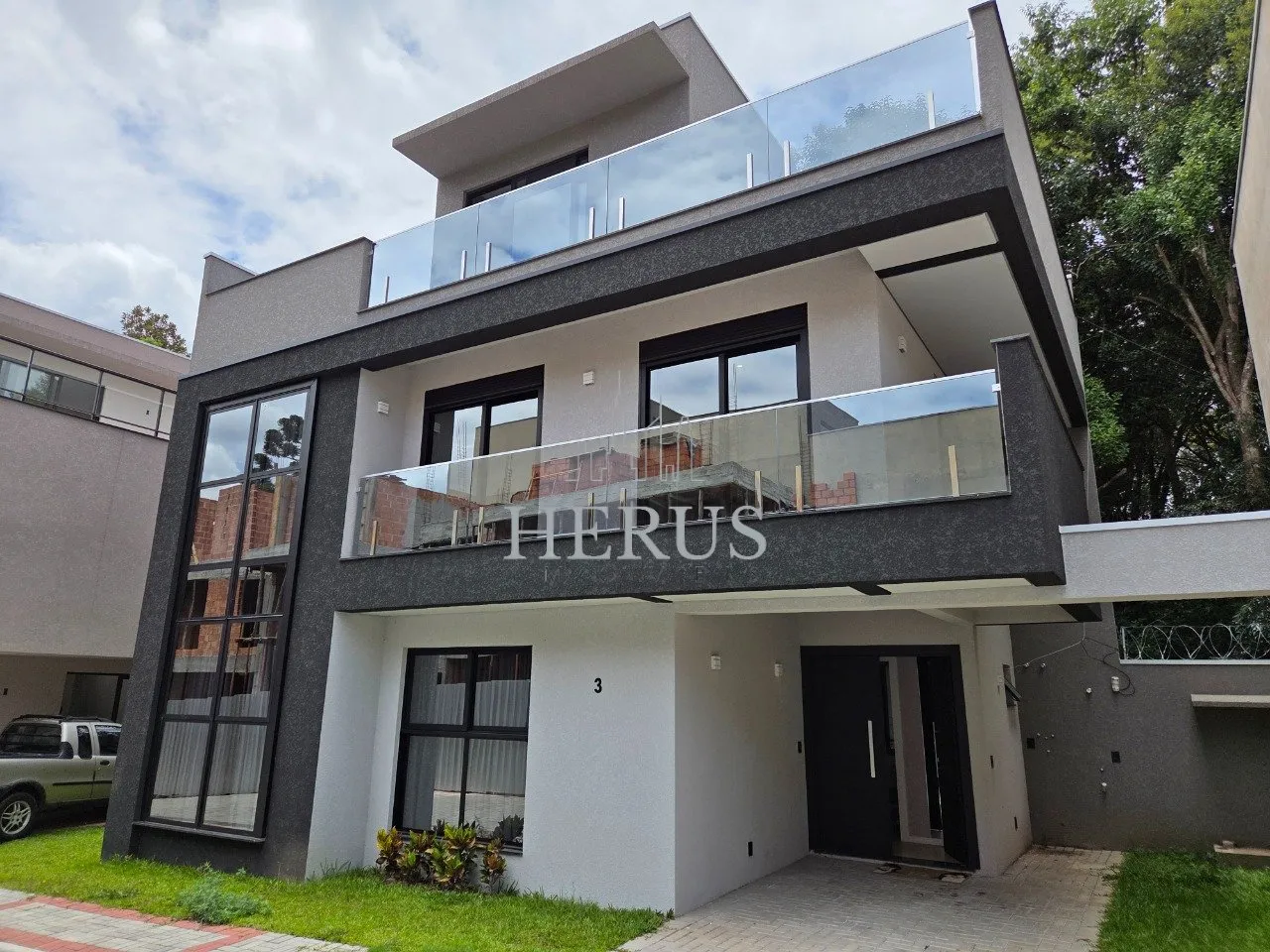 Furnished condo house with 3 en-suite bedrooms and 191 m²