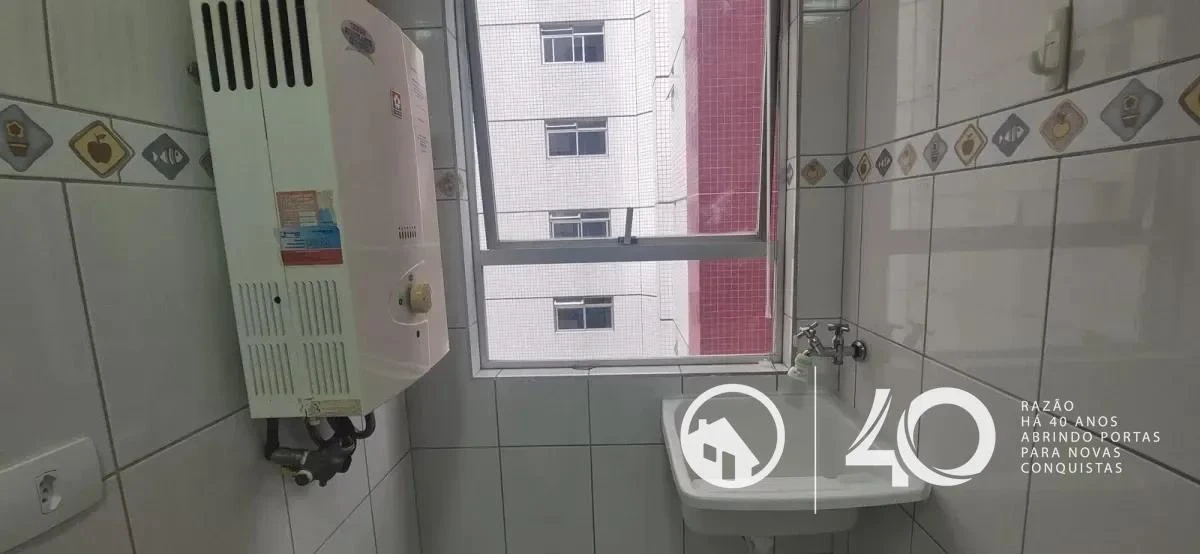 2-bedroom apartment with wood or laminate floors in Curitiba — photo 8