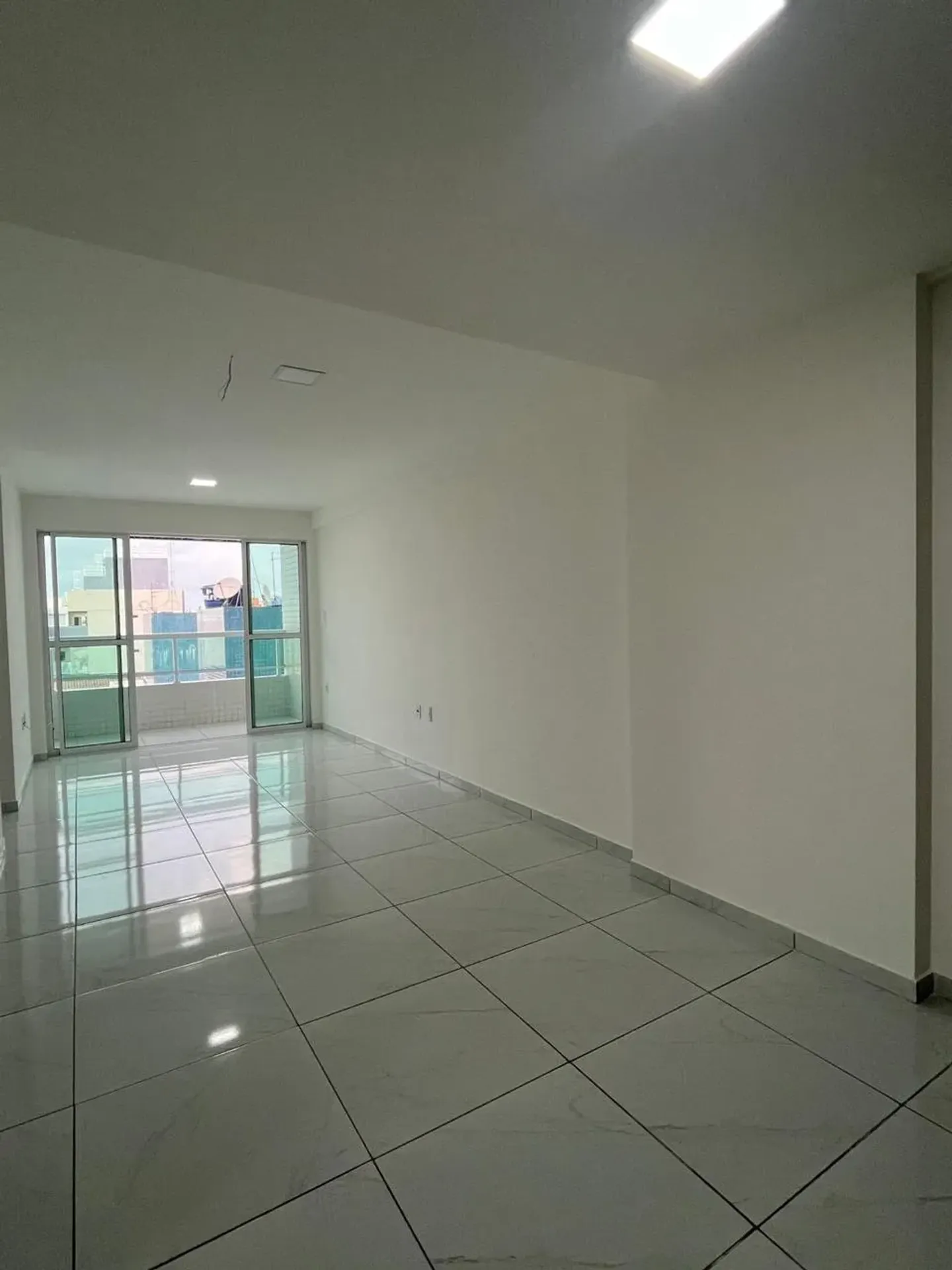 Квартира 83 м² с 3 спальнями и 1 местом в навесе — photo 5