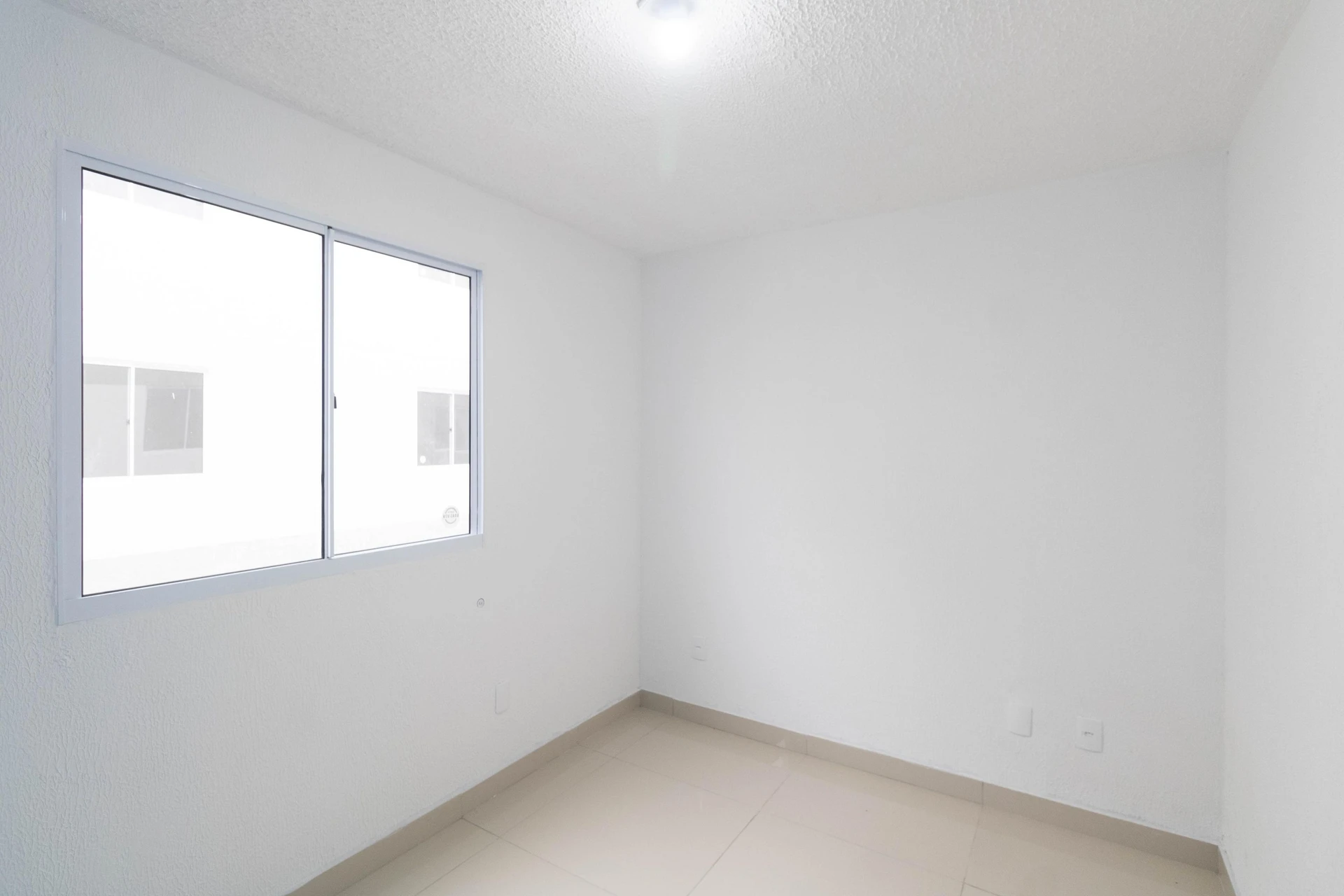 2-bedroom apartment with 1 bathroom and no parking — photo 27
