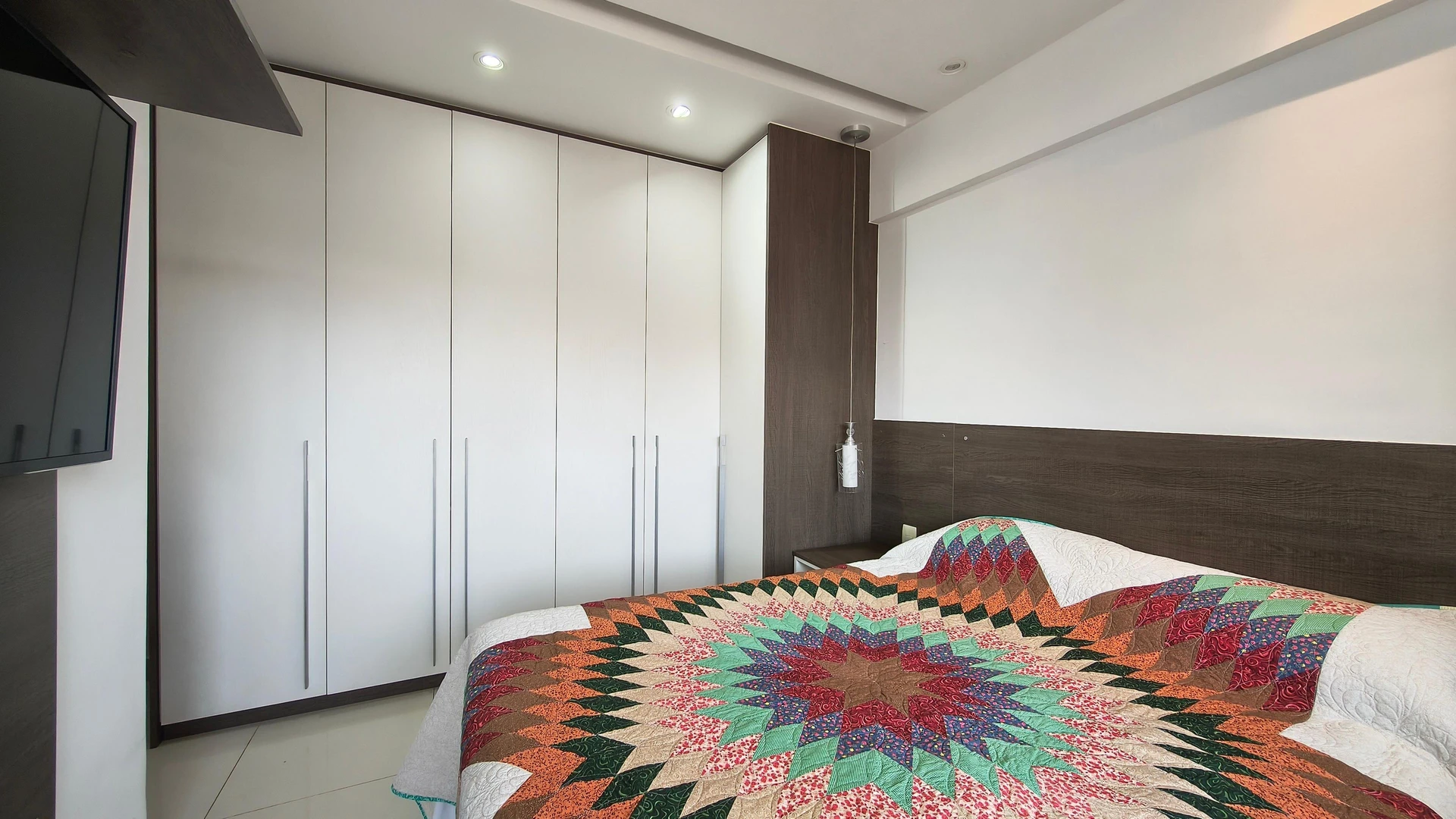 Glass-enclosed balcony in a 3-bedroom apartment, 85 m² — photo 7
