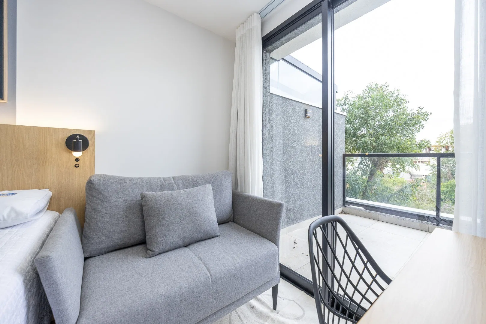 Furnished studio, 23 m², with a home office — photo 5