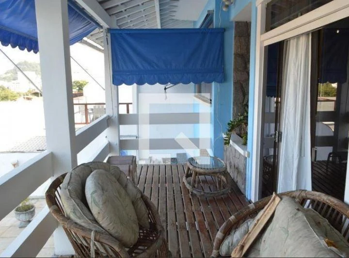 House with enclosed balcony, 6 bedrooms and 478 m² — photo 3