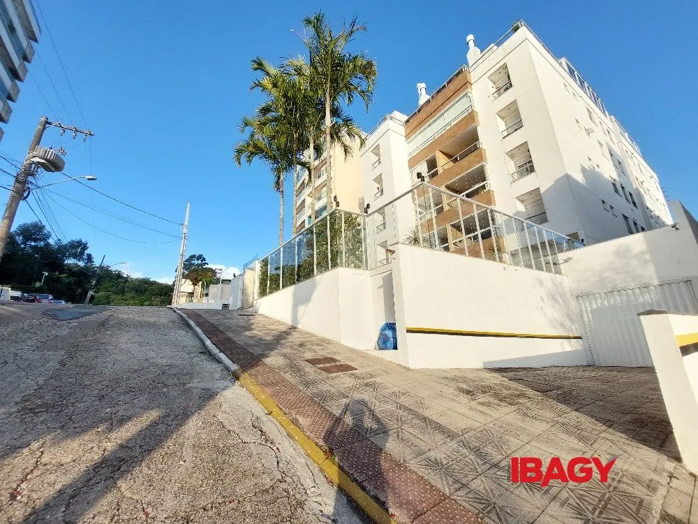 Furnished 145 m² apartment with 3 bedrooms and 2 parking — photo 22
