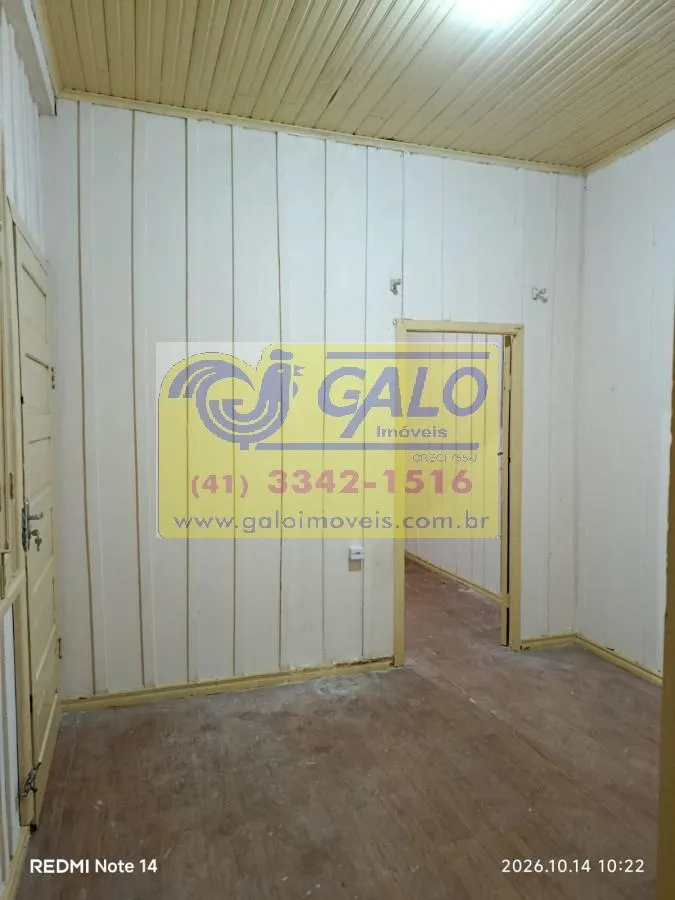 2-bedroom house with wood or laminate floors in Curitiba — photo 11