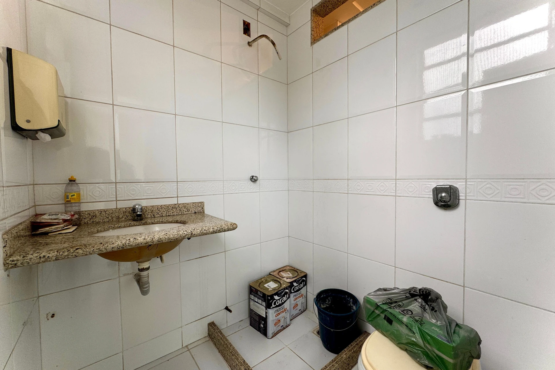 Furnished 2-bedroom apartment with 1 suite and balcony — photo 18