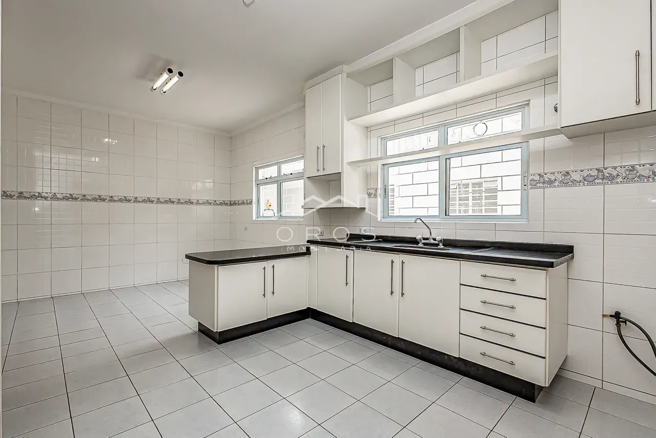 House, 200 m², with a washing machine — photo 15