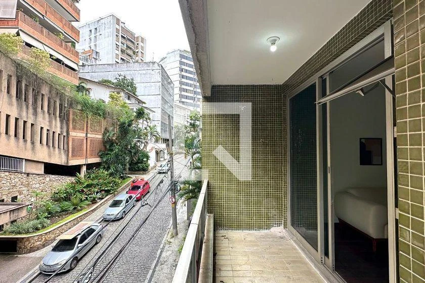 Glass-enclosed balcony in a 4-bedroom apartment, 113 m² — photo 11