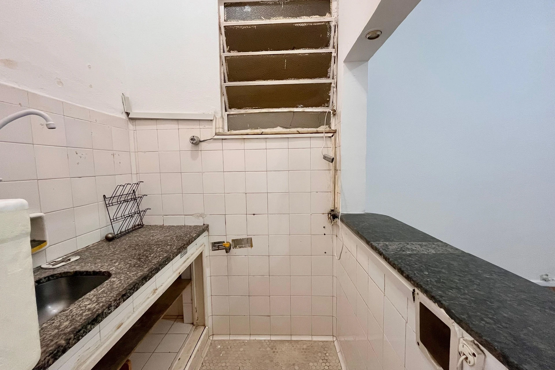 One-bedroom apartment with a mountain view — photo 8