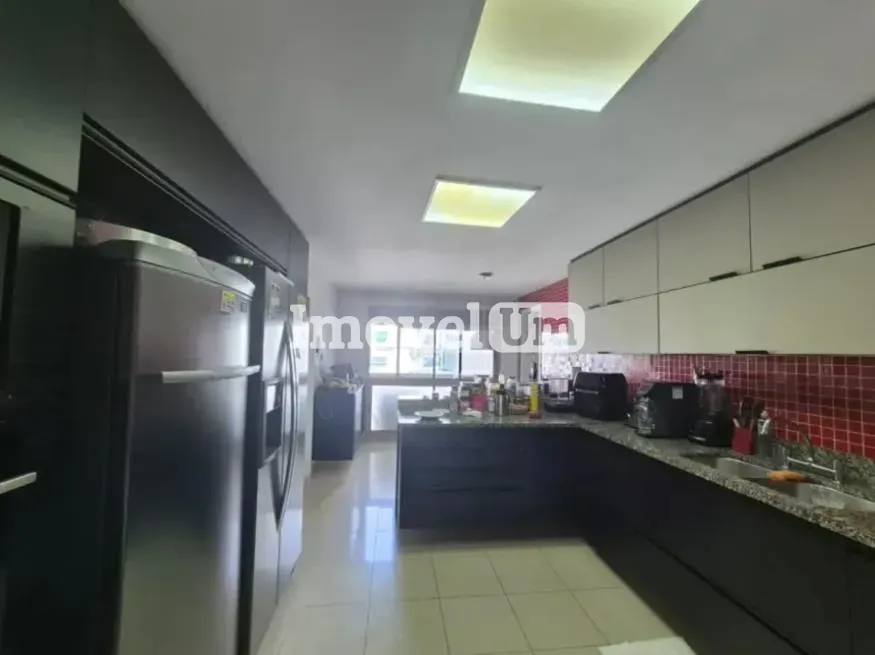 4-bedroom apartment in a building with a tennis court — photo 2