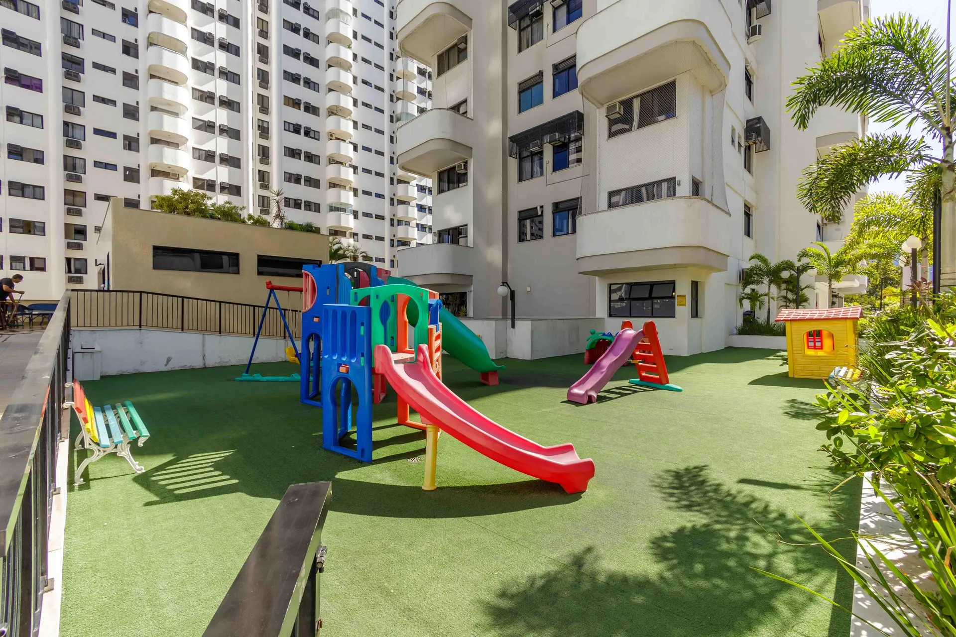Apartamento mobiliado com 2 quartos em suíte e varanda — photo 14