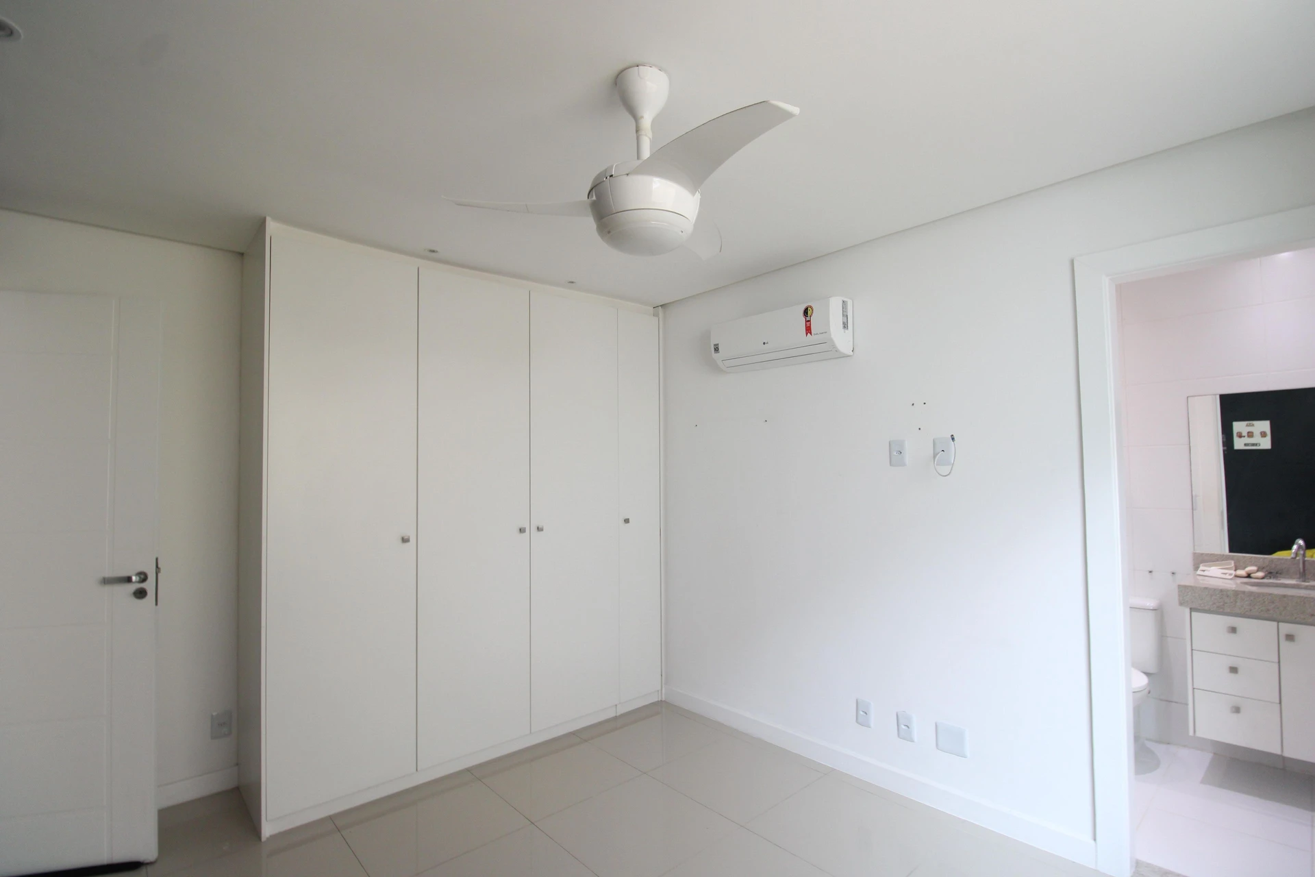 Casa mobiliada com 3 suítes e cozinha aberta com fogão a gás — photo 49