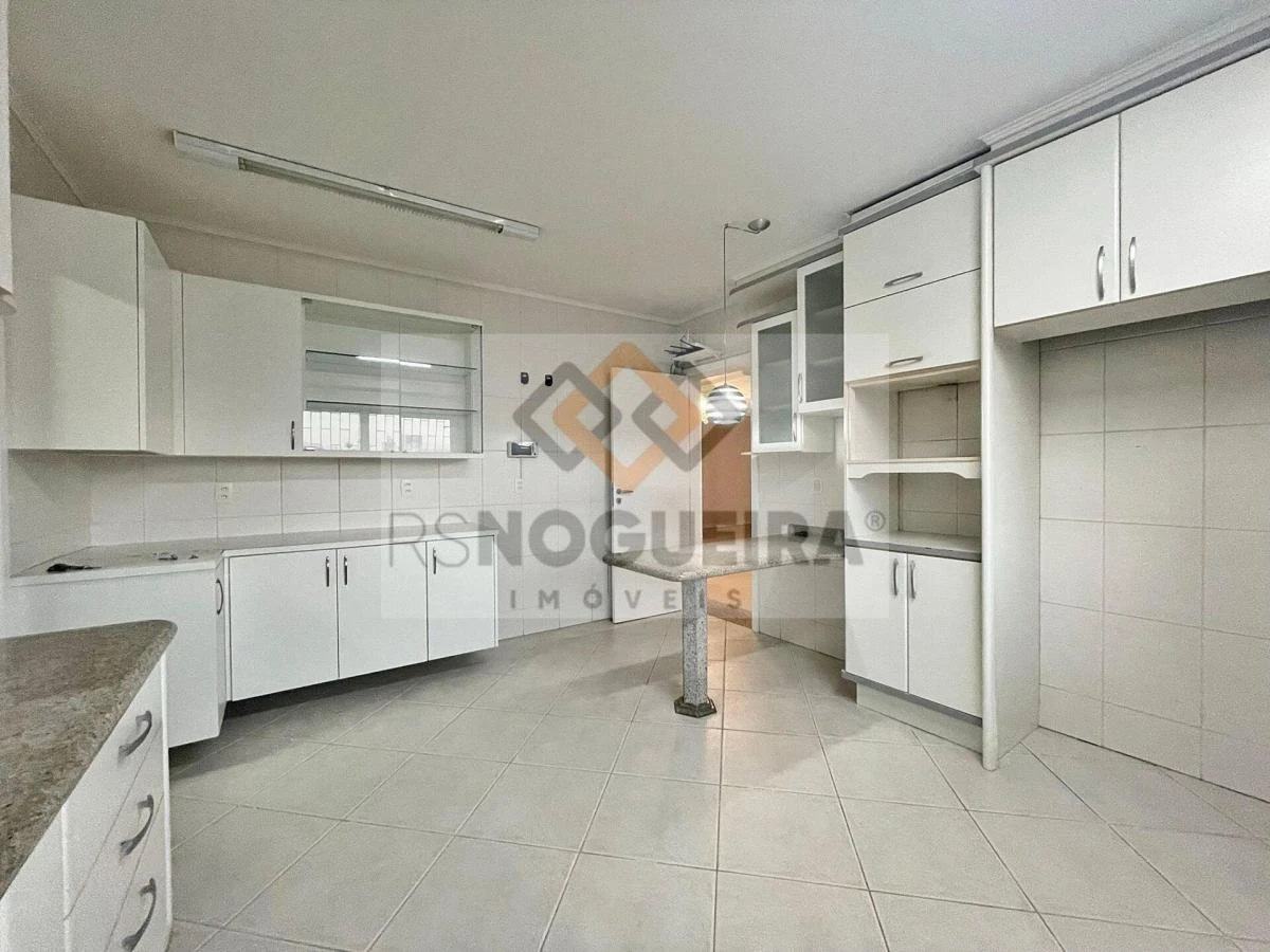 Furnished house, 317 m², with a bathtub — photo 23