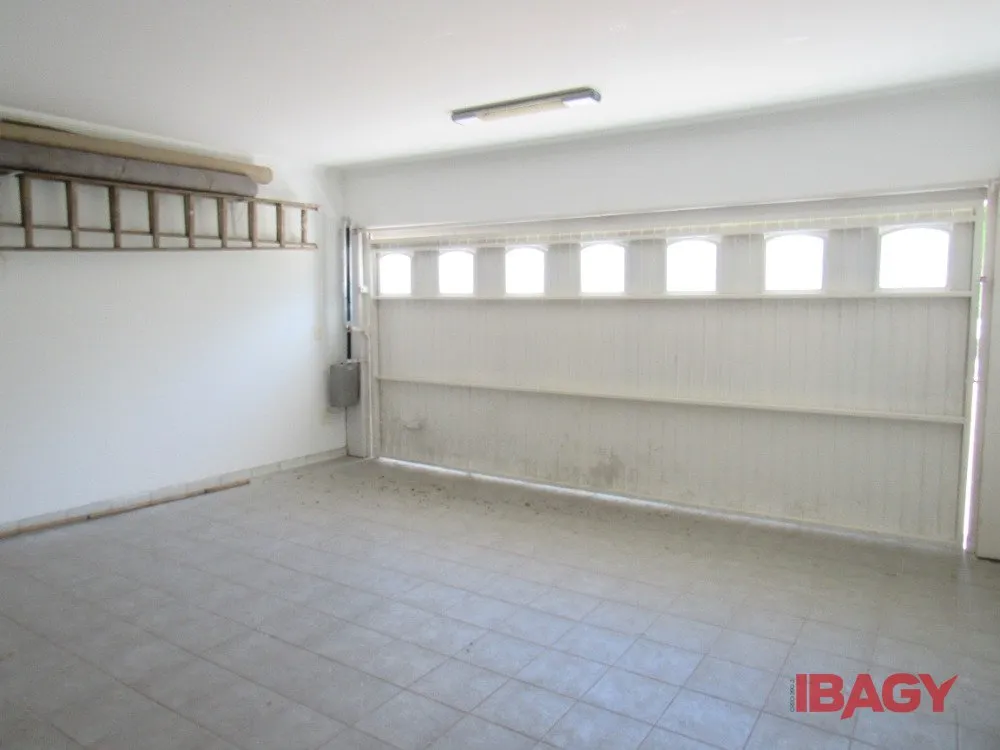 Furnished house with 5 bedrooms on 5200 m² — photo 25