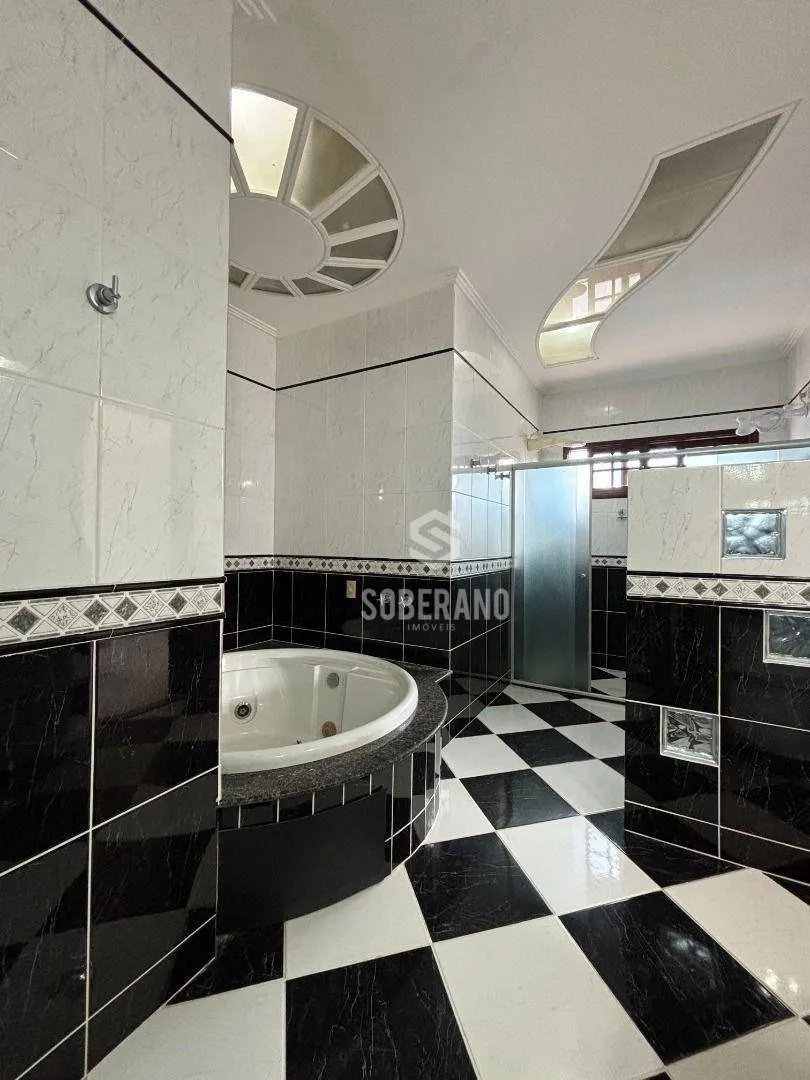 House with 6 bedrooms and 720 m² plus 4 parking — photo 13