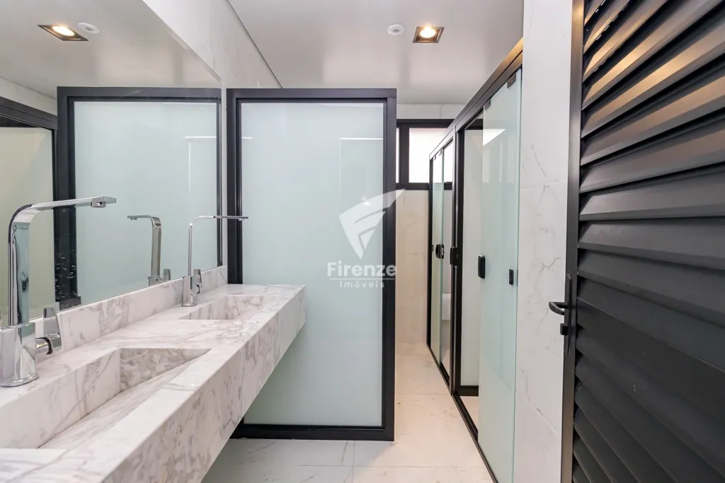 Apartamento mobiliado com cozinha integrada e varanda fechada — photo 48