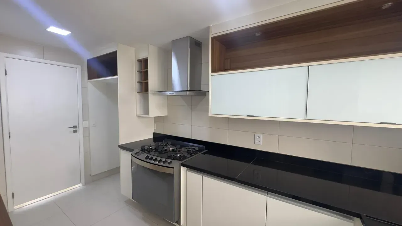 Rental apartment with 3 bedrooms and 4 bathrooms — photo 14