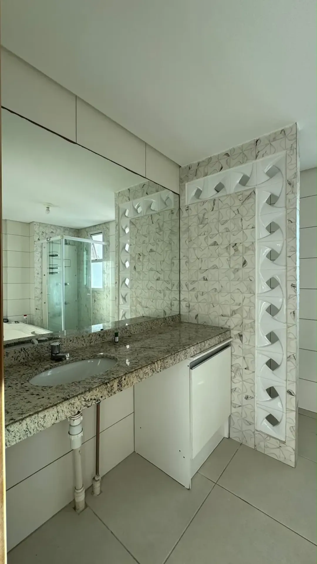 Bathtub in a 3-bedroom apartment, 87 m² — photo 53