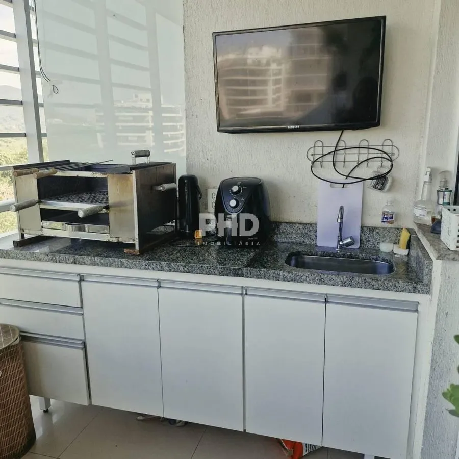 Furnished apartment, 95 m², with floor-to-ceiling windows — photo 25