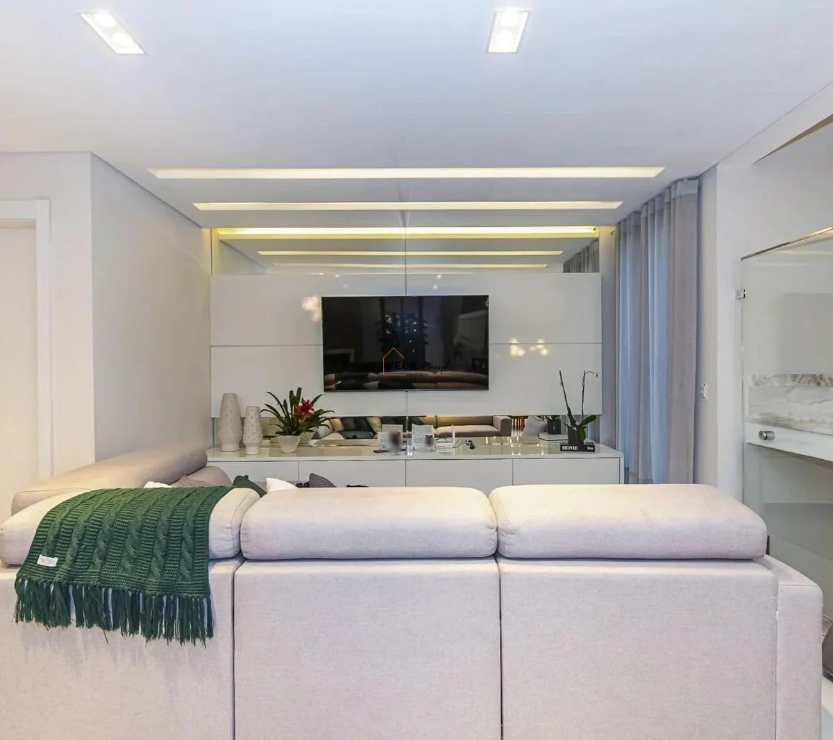 Furnished 356 m² house with 3 bedrooms and open-plan kitchen — photo 35