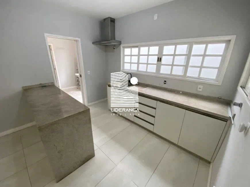 4-bedroom house with private garden and BBQ area — photo 11