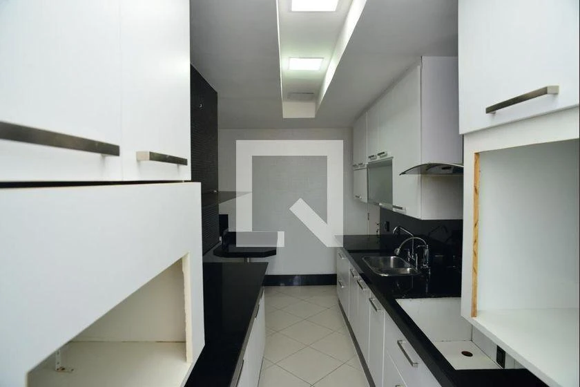 3-bedroom apartment with a walk-in closet — photo 37