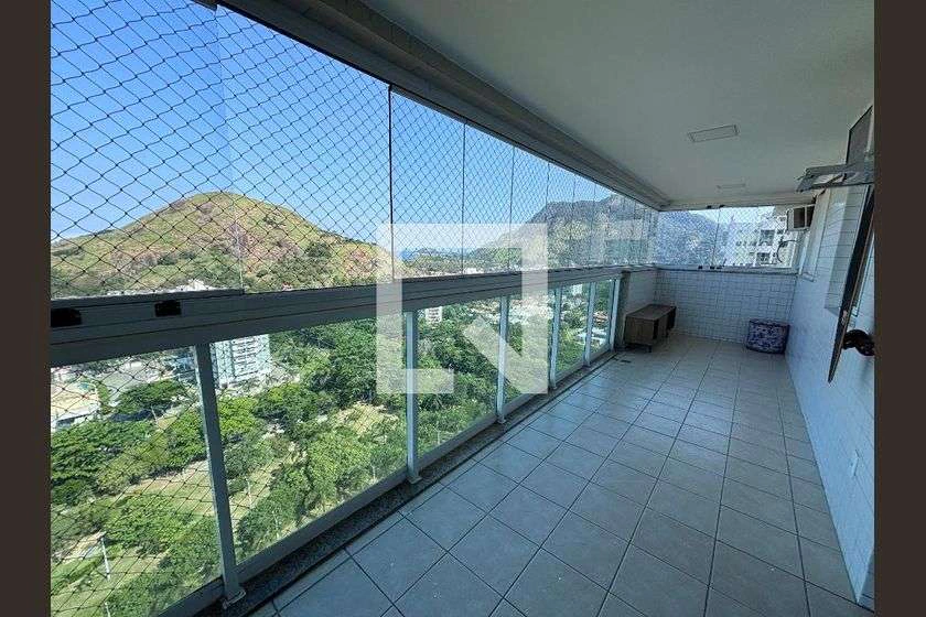 Top-floor apartment with 198 m², 4 bedrooms and 3 parking — photo 7