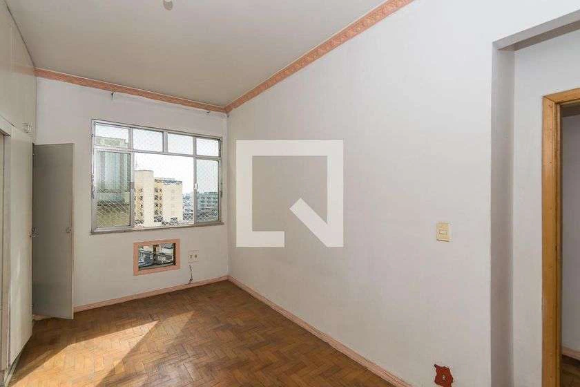 Apartamento de 1 quarto com 39 m² e piso de madeira — photo 11