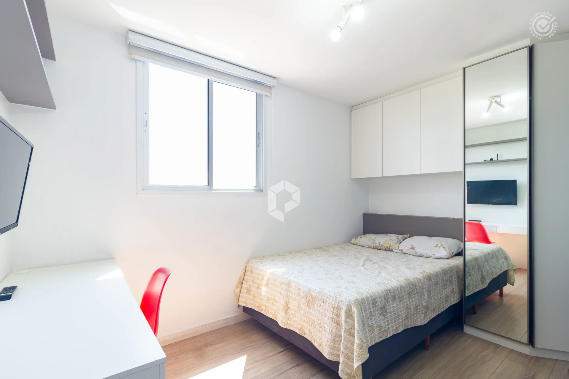 One-bedroom apartment with a home office — photo 2