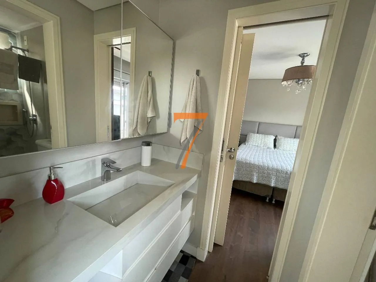Furnished penthouse with 2 en-suite bedrooms and 210 m² — photo 57