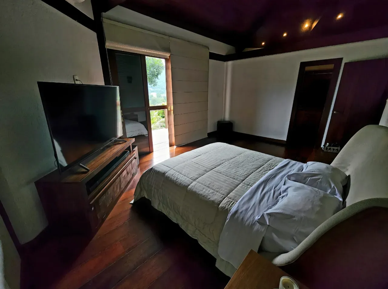 Unfurnished house with 5 bedrooms and 1000 m² — photo 2