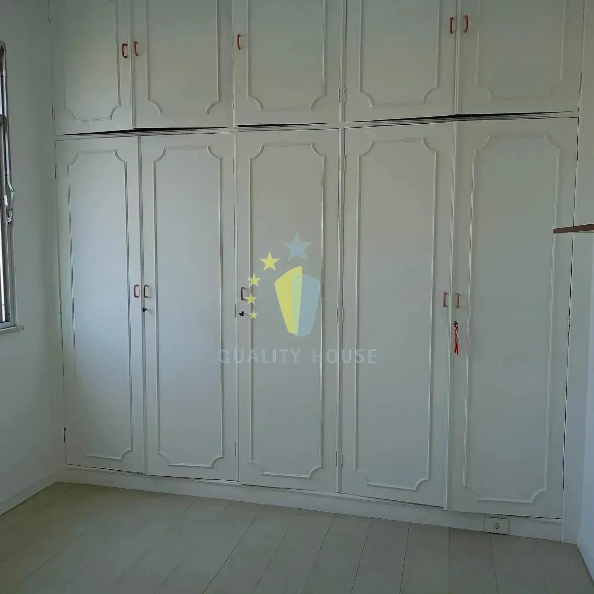 Bathtub in a 2-bedroom apartment, 90 m² — photo 3
