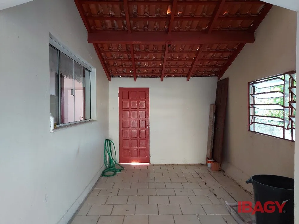 3-bedroom house with a washing machine in Florianópolis — photo 27