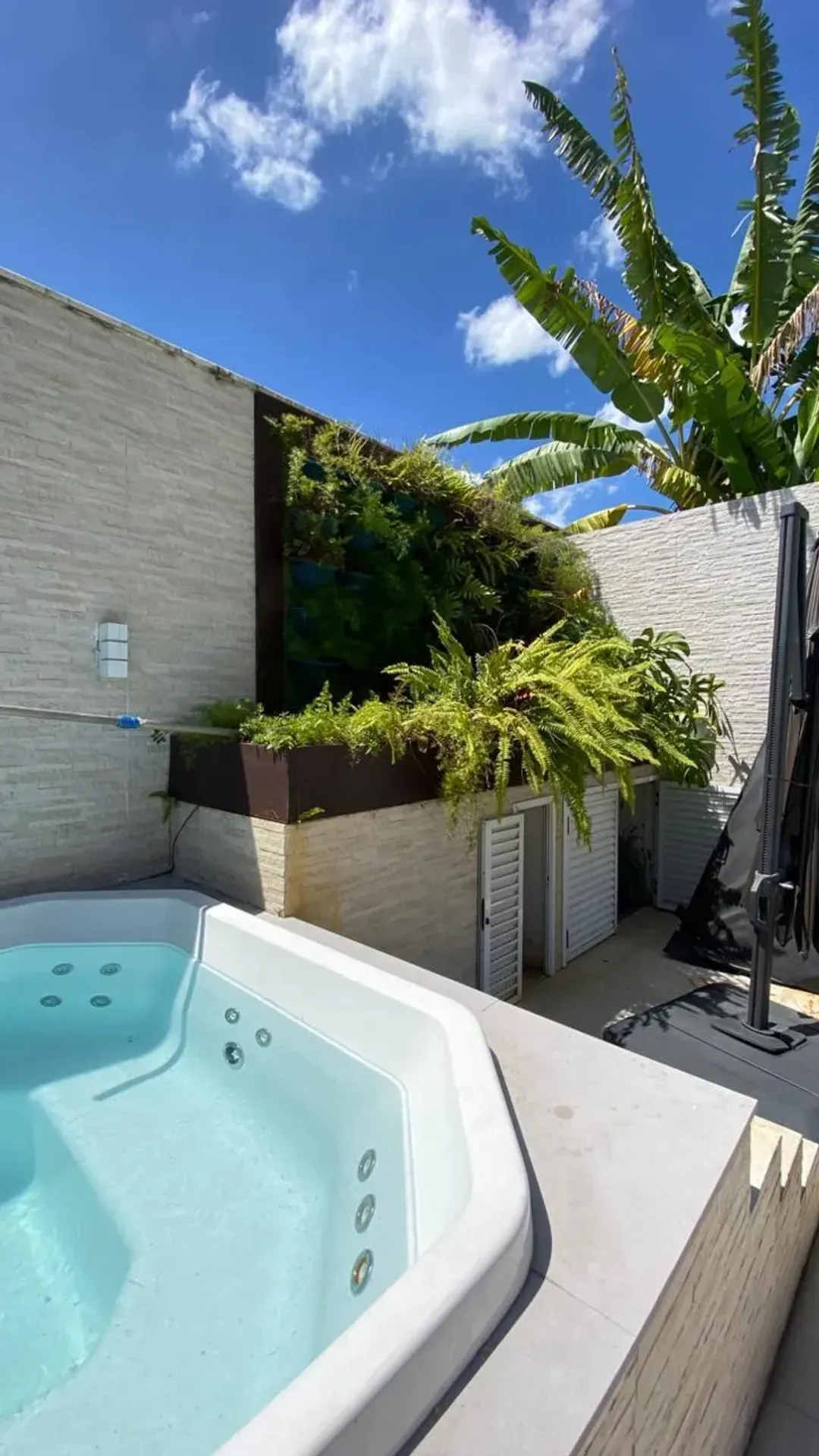 Rental house with 4 bedrooms, 5 bathrooms and 380 m² — photo 13