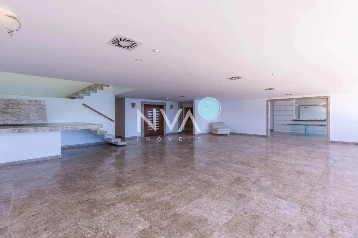 Unfurnished 653 m² apartment with balcony and 3 parking