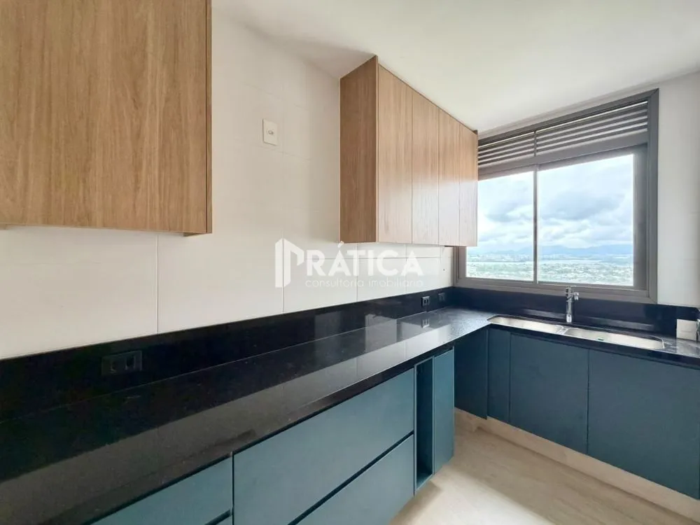 4-bedroom apartment in a building with an indoor pool — photo 2